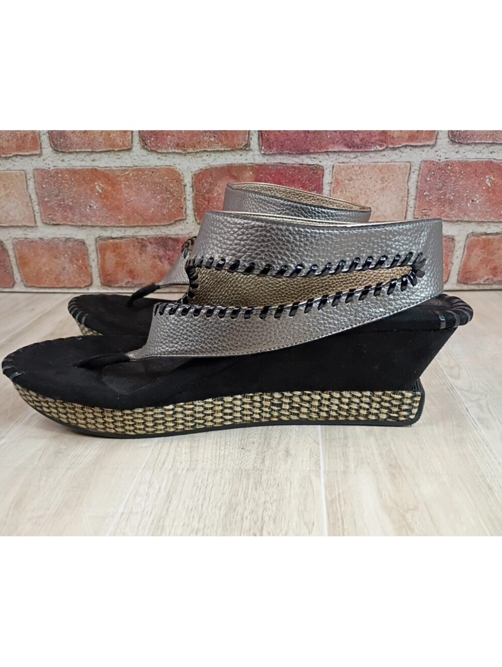 Modzori Tita Women's Mid Wedge Reversible Sandal Silver/Gold Size 11